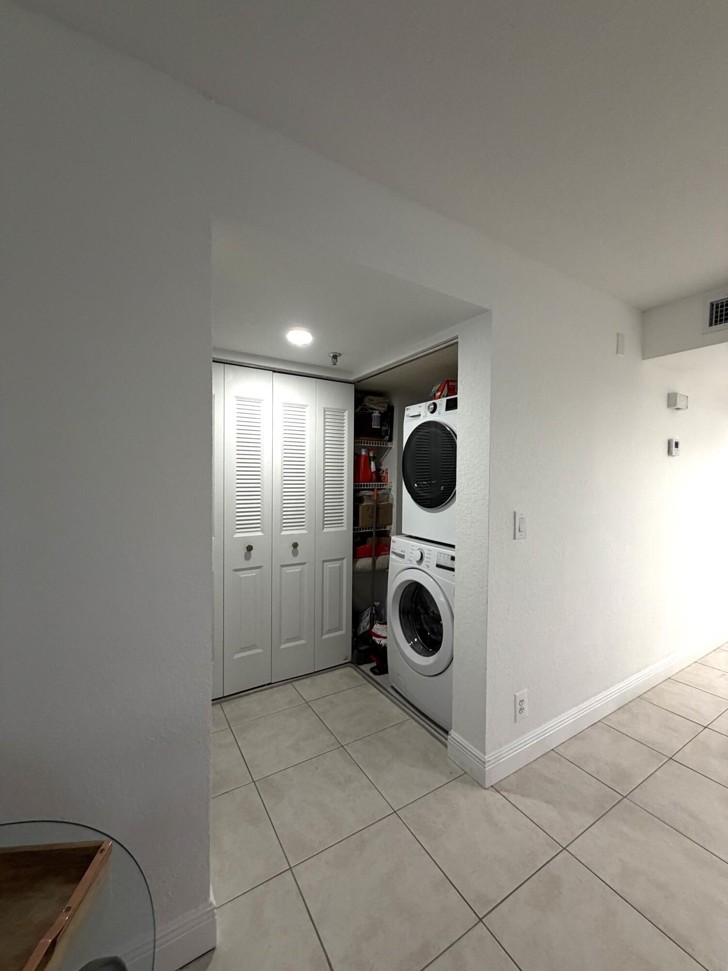 20 Royal Palm Way, Unit 3020 Boca Raton, FL 33432 - Photo 13 of 16 Laundry