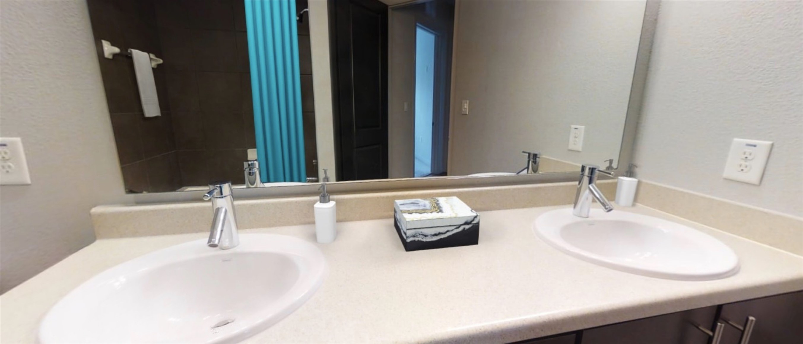 2525 McCue Road, Unit 125 Houston, TX 77056 - Photo 17 of 35 a bathroom with a double vanity sink and a mirror