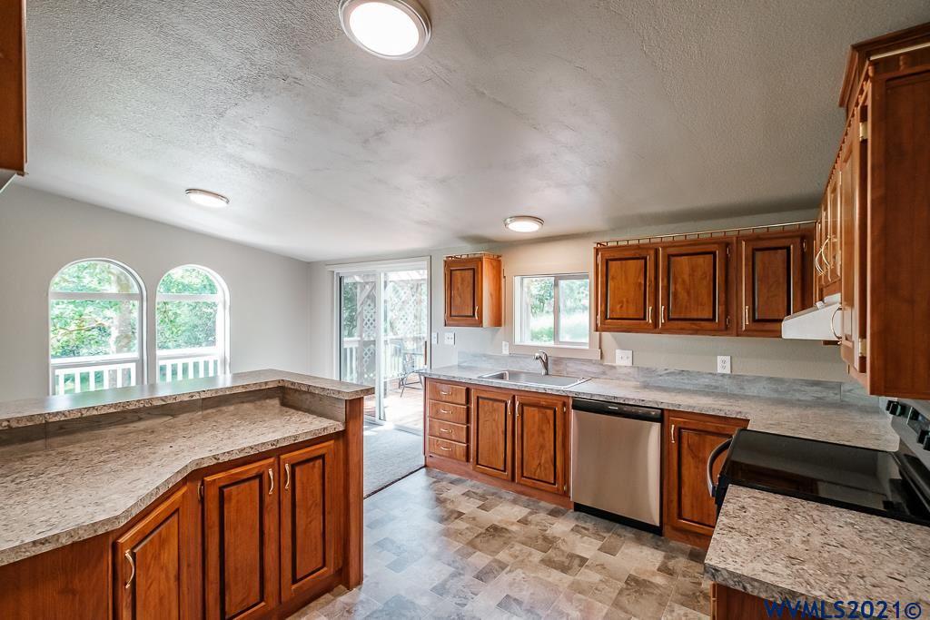 32304 Hidden Valley Road Lebanon, OR 97355 - Photo 12 of 37
