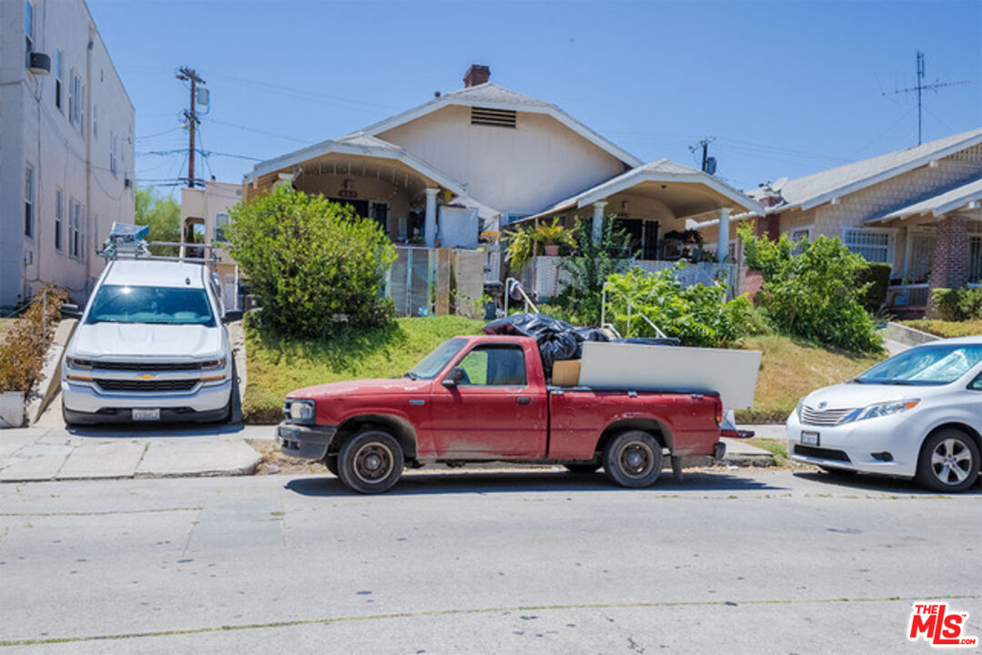 417 North Serrano Avenue, Unit 3 Los Angeles, CA 90004 - Photo 1 of 7