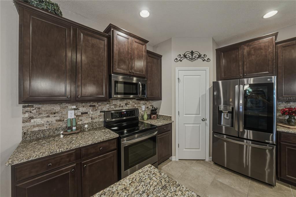 7739 Timberview Loop Wesley Chapel, FL 33545 - Photo 14 of 53 Gallery Image 14