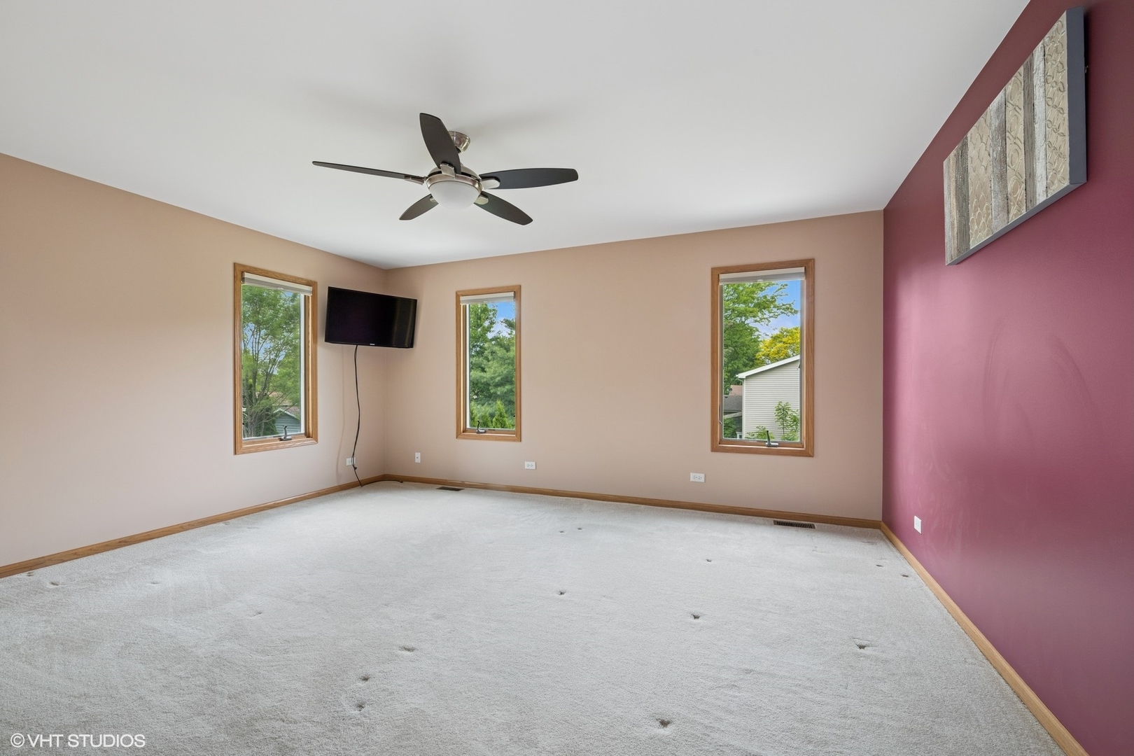 810 Tamarac Drive Algonquin, IL 60102 - Photo 15 of 36 a view of an empty room with a window