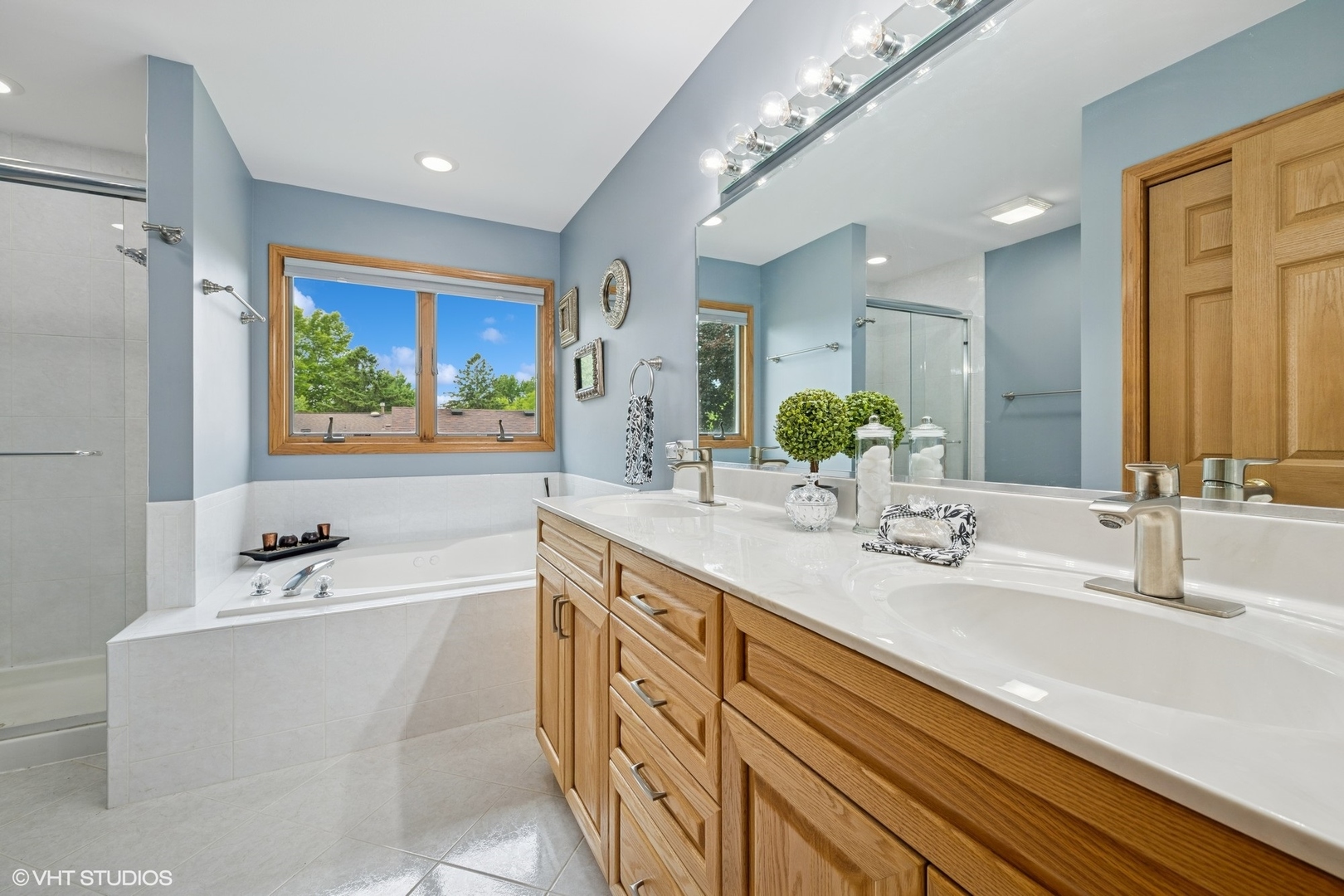 810 Tamarac Drive Algonquin, IL 60102 - Photo 16 of 36 a bathroom with a double vanity sink a mirror and a bathtub