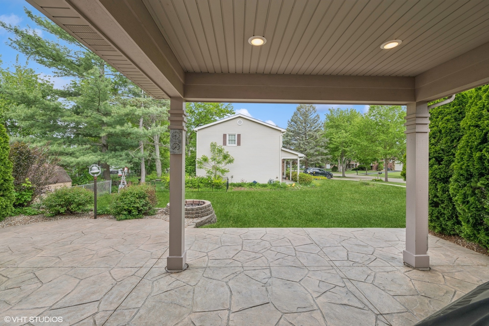 810 Tamarac Drive Algonquin, IL 60102 - Photo 21 of 36 a house view with a garden space