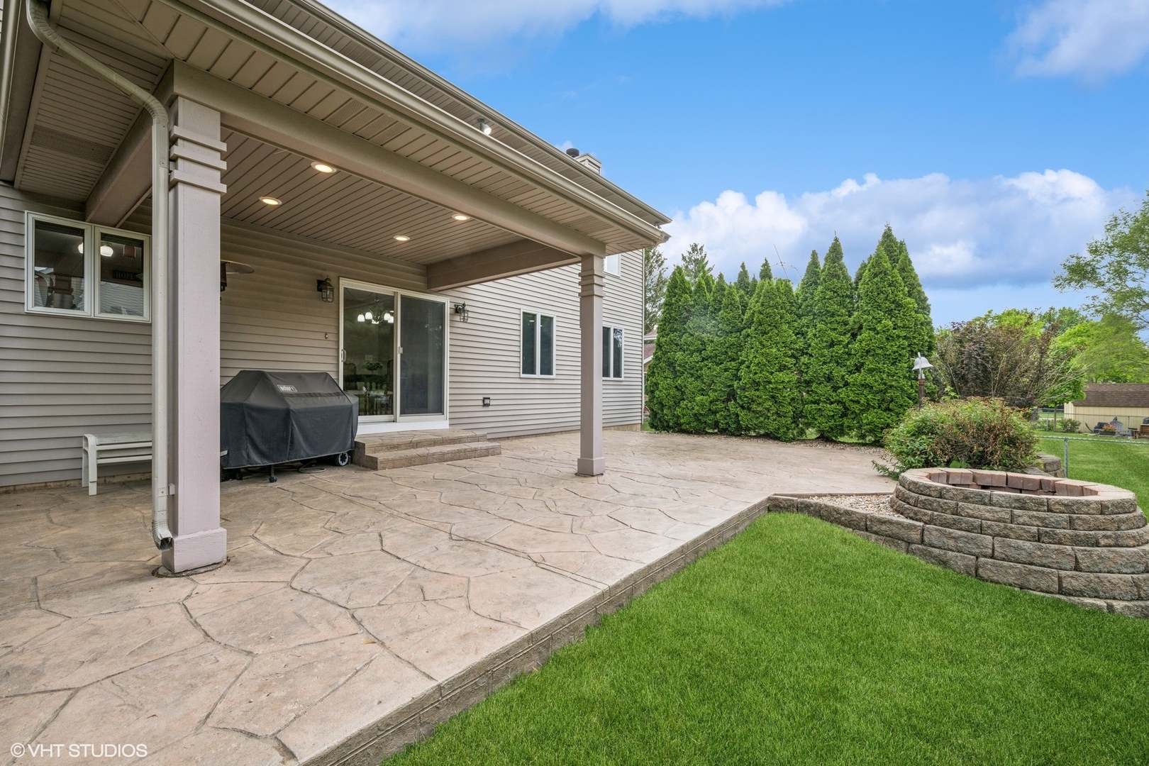 810 Tamarac Drive Algonquin, IL 60102 - Photo 23 of 36 a view of back yard of the house