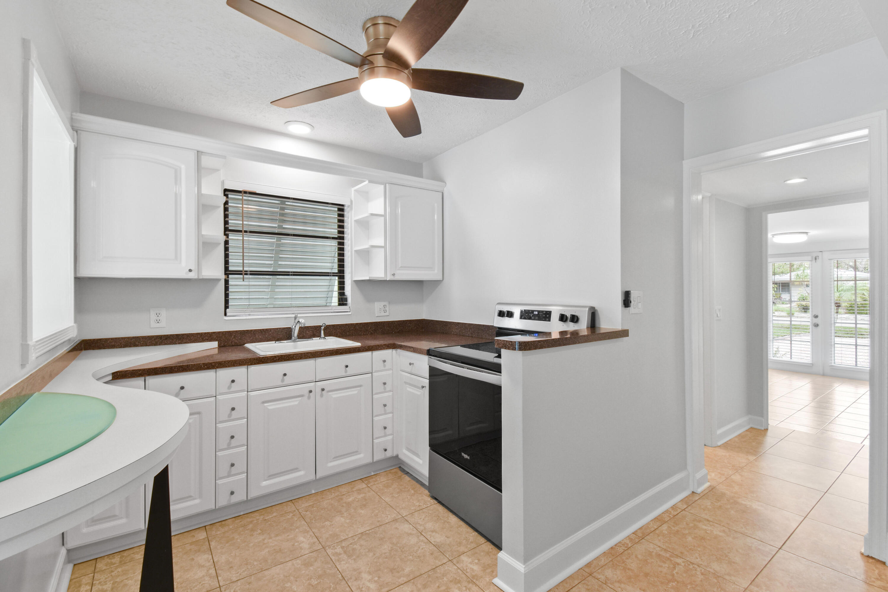 214 Seville Road West Palm Beach, FL 33405 - Photo 12 of 40 214SevilleRd(15)