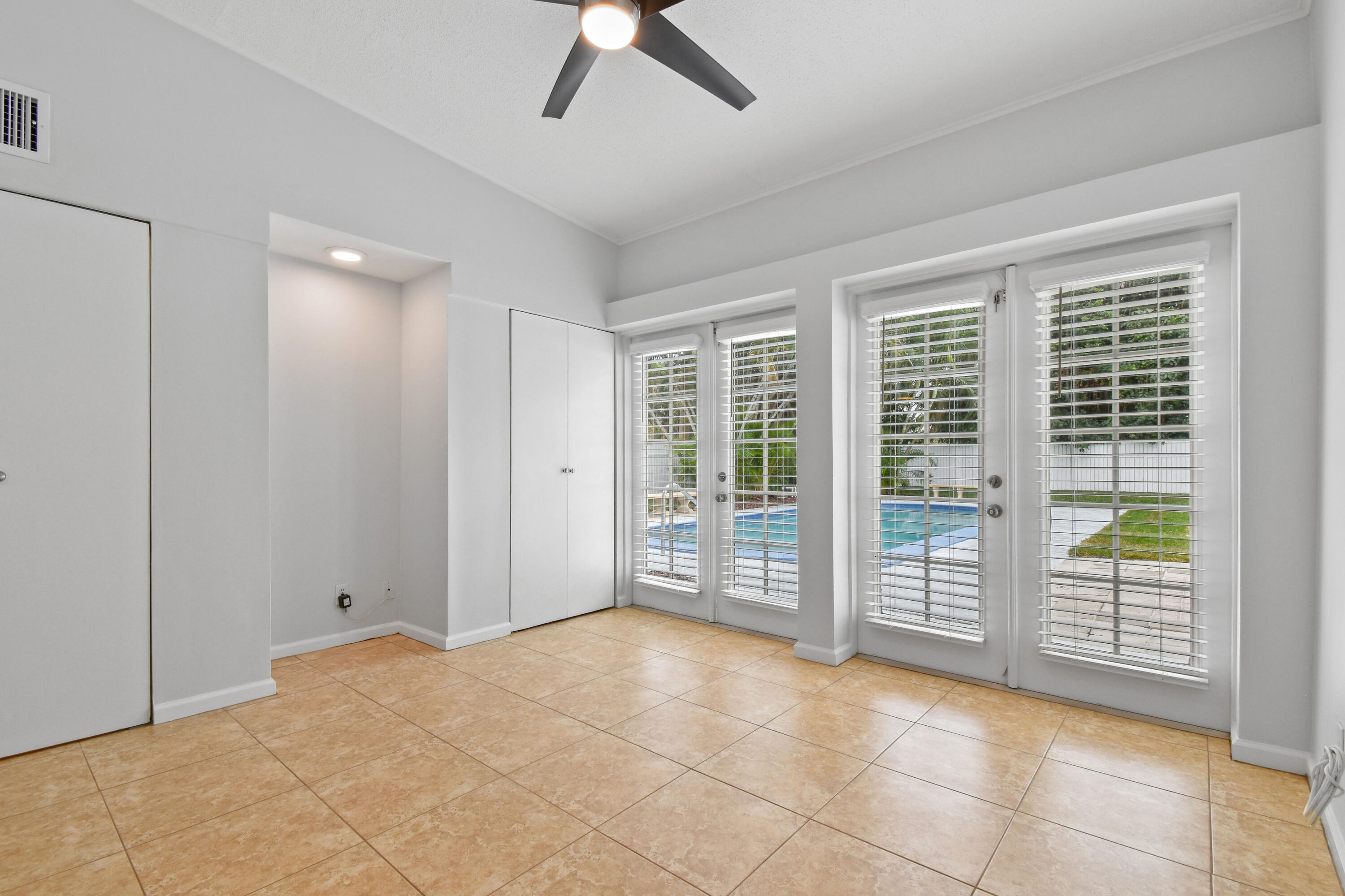 214 Seville Road West Palm Beach, FL 33405 - Photo 14 of 40 214SevilleRd(17)