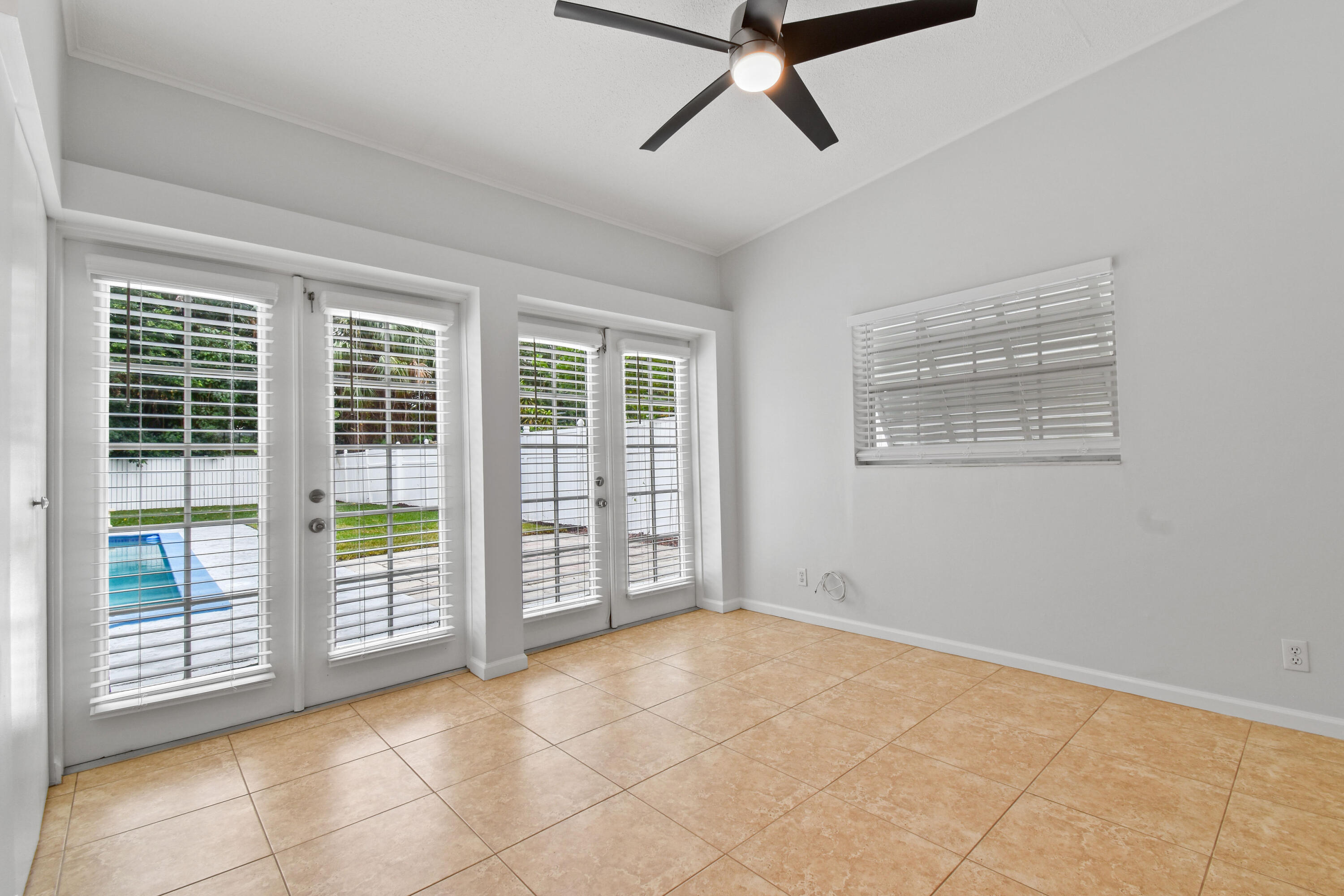 214 Seville Road West Palm Beach, FL 33405 - Photo 15 of 40 214SevilleRd(18)