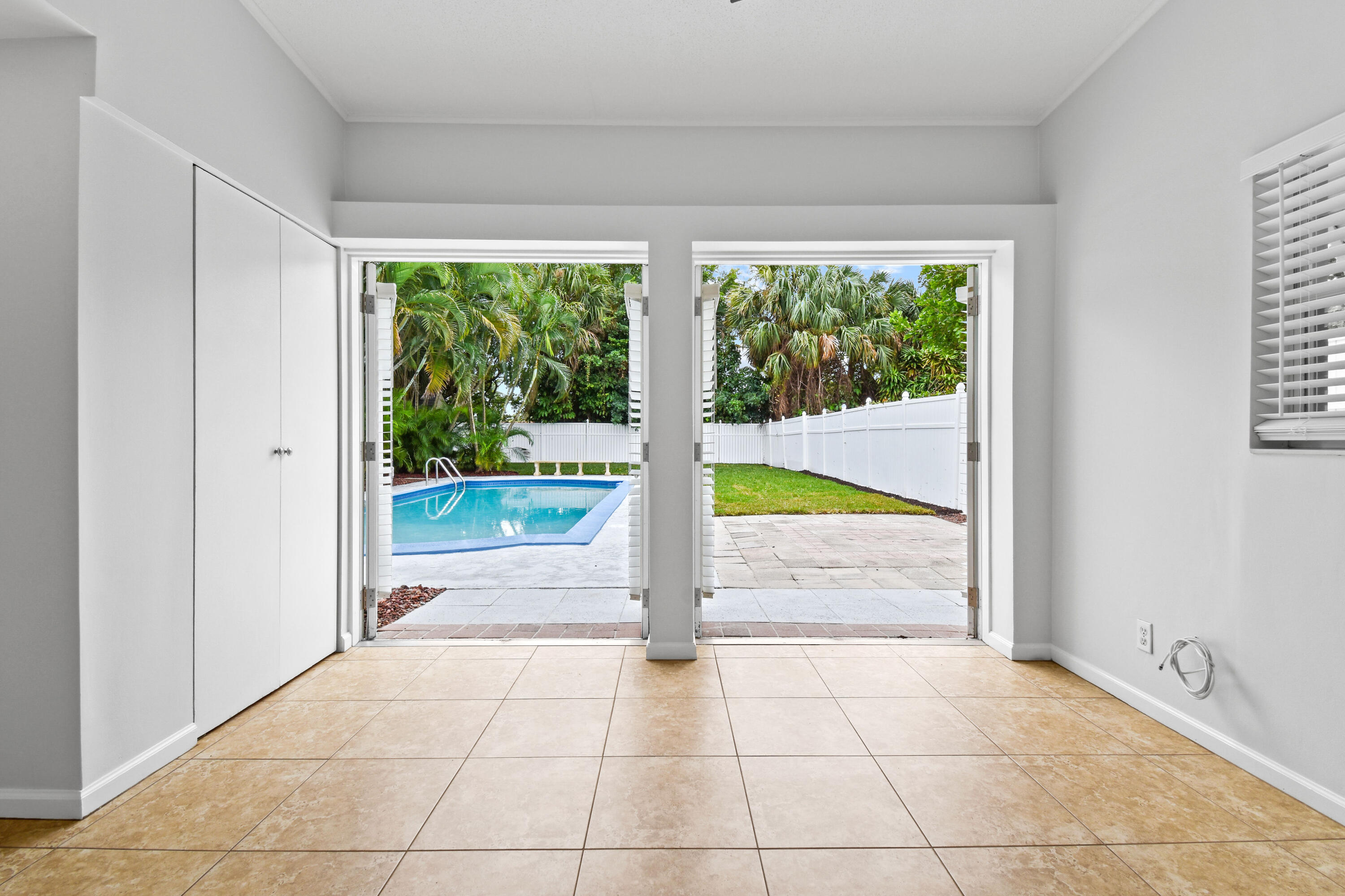 214 Seville Road West Palm Beach, FL 33405 - Photo 16 of 40 214SevilleRd(19)