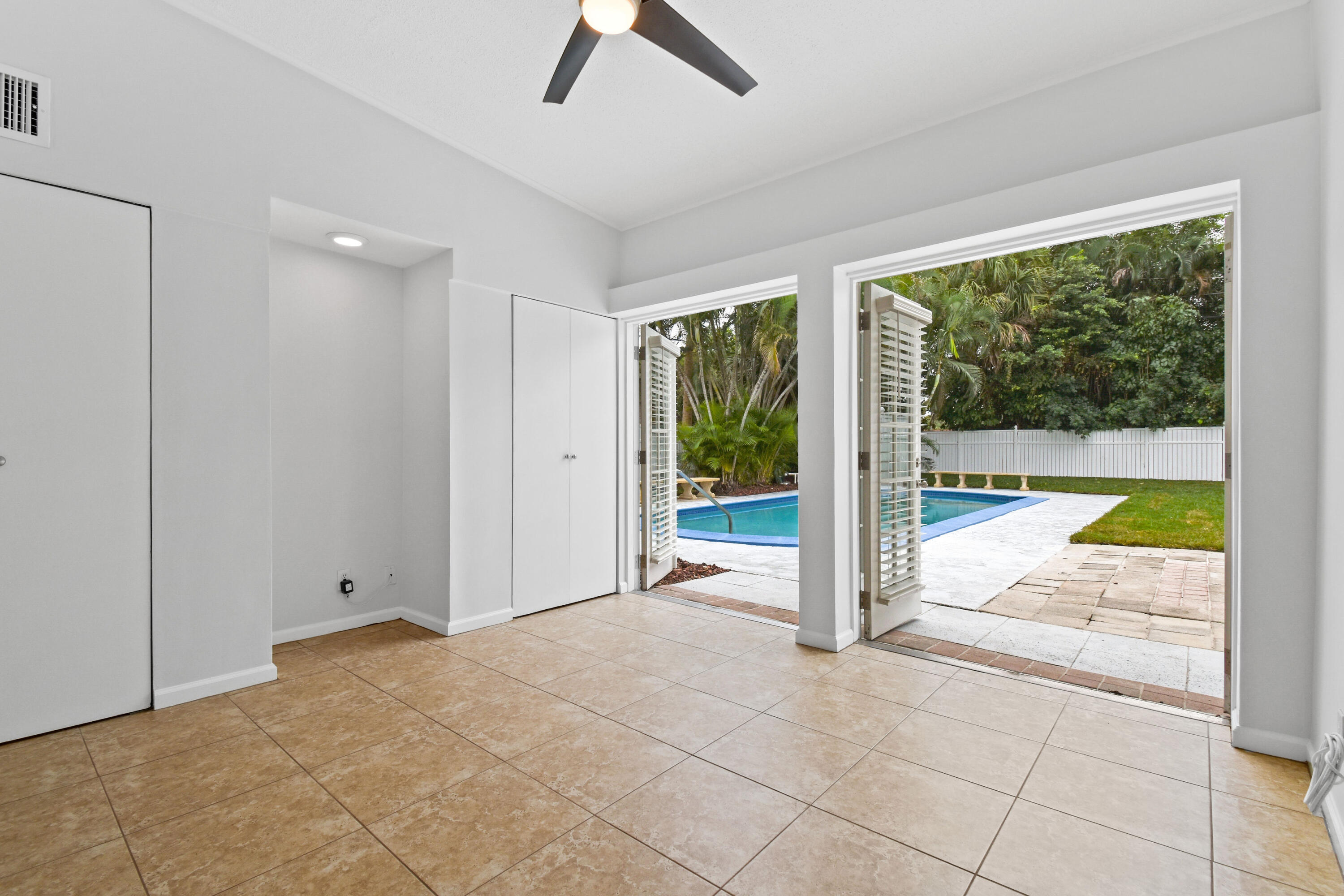 214 Seville Road West Palm Beach, FL 33405 - Photo 17 of 40 214SevilleRd(20)