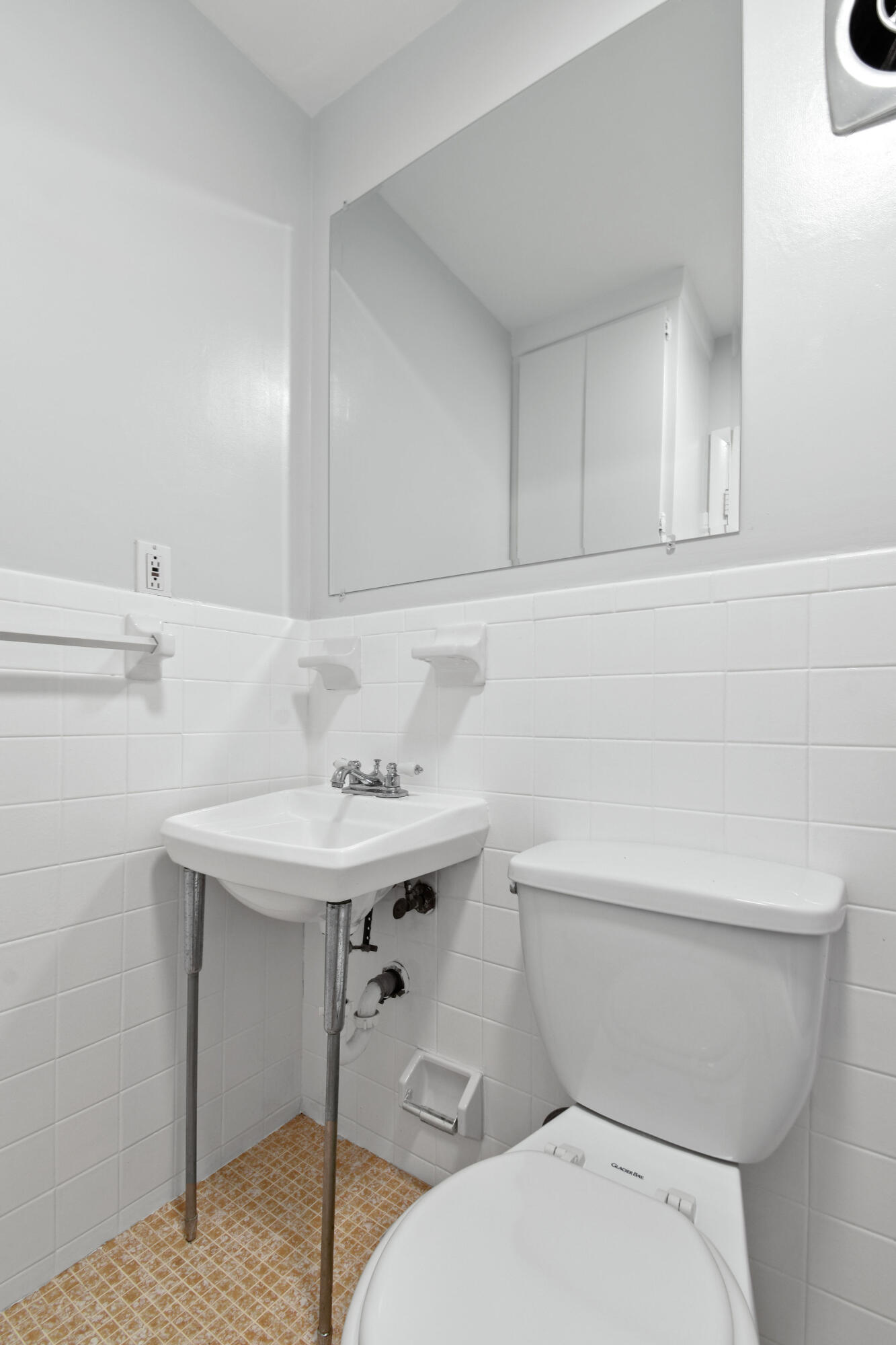 214 Seville Road West Palm Beach, FL 33405 - Photo 21 of 40 214SevilleRd(24)