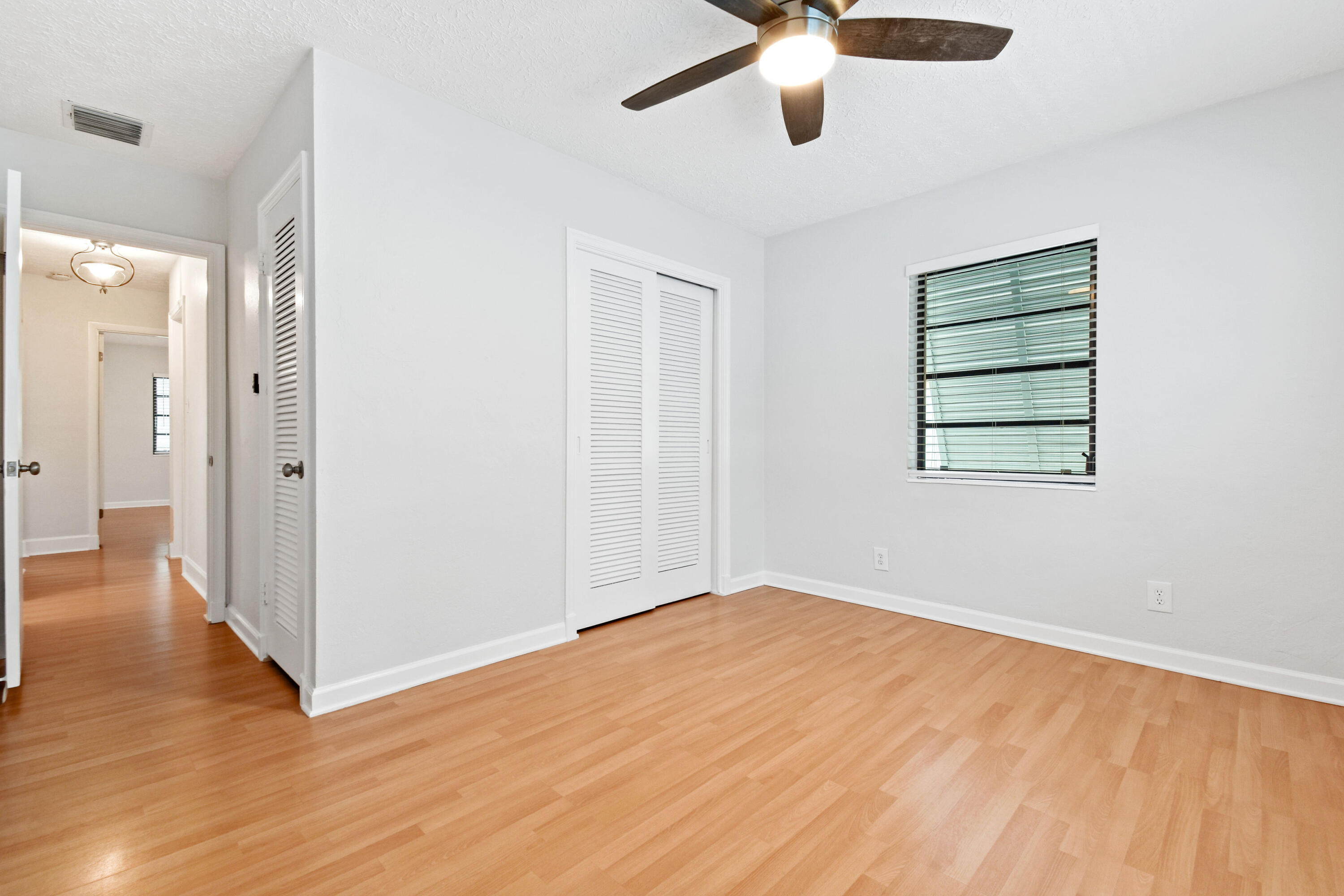 214 Seville Road West Palm Beach, FL 33405 - Photo 27 of 40 214SevilleRd(29)