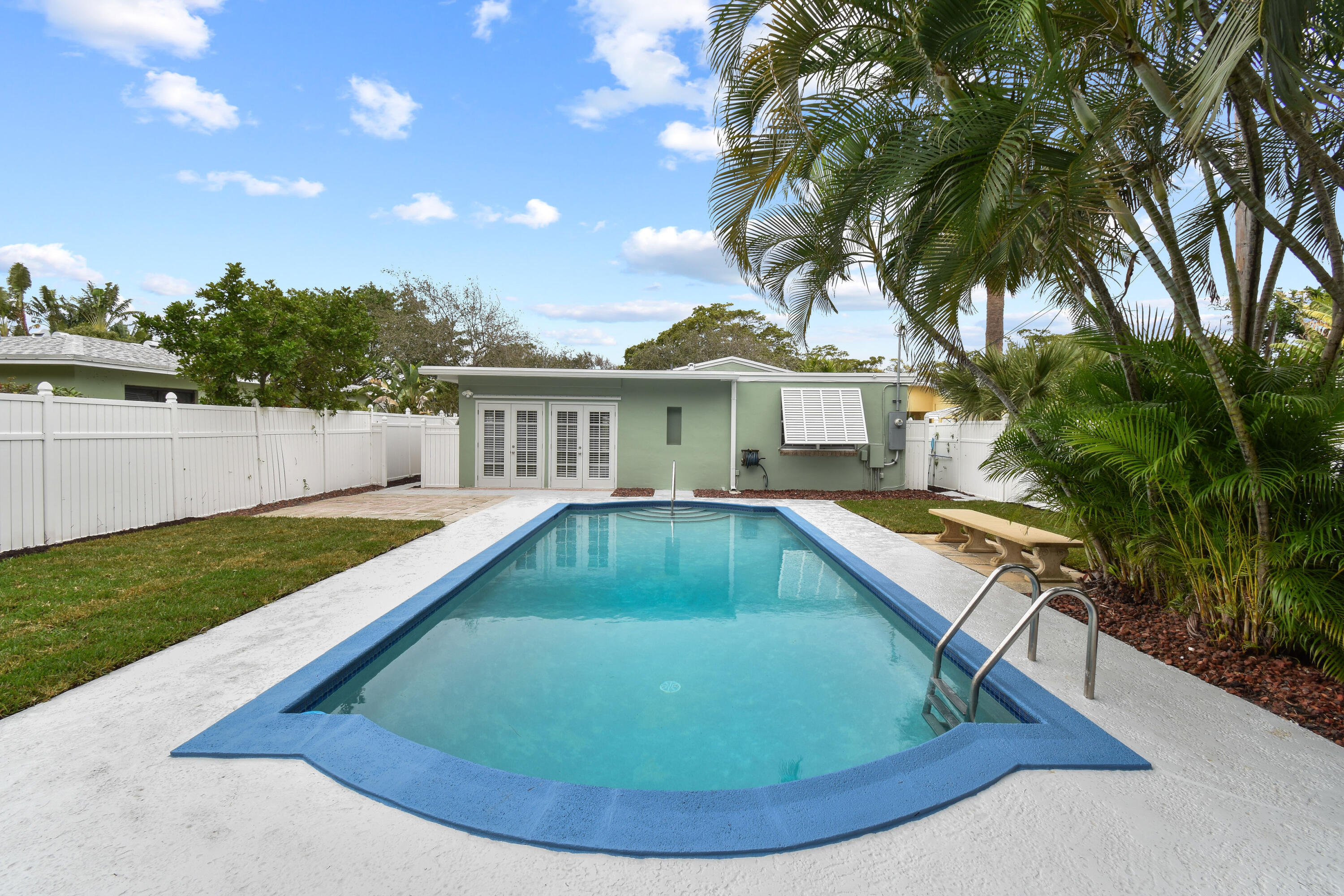 214 Seville Road West Palm Beach, FL 33405 - Photo 36 of 40 214SevilleRd(37)