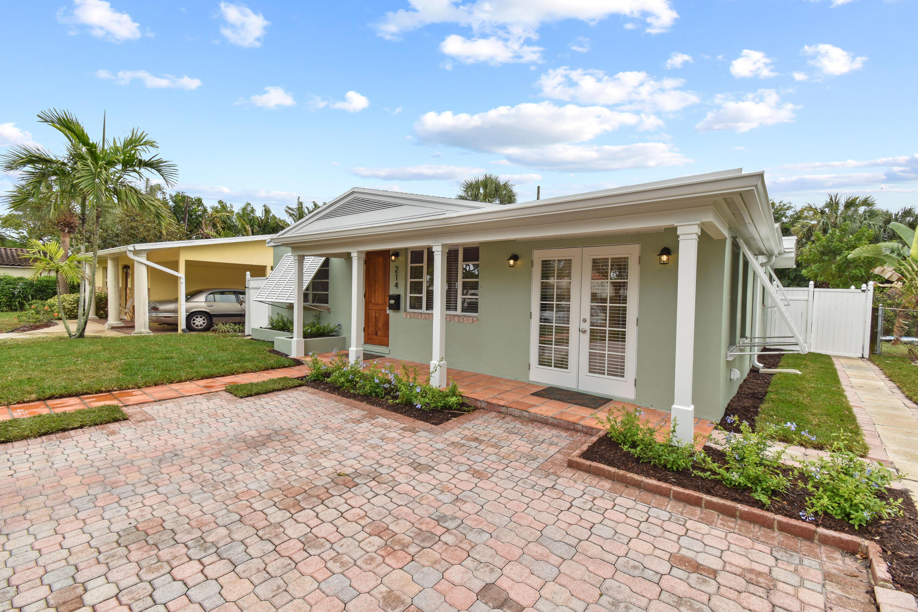 214 Seville Road West Palm Beach, FL 33405 - Photo 4 of 40 214SevilleRd(7)