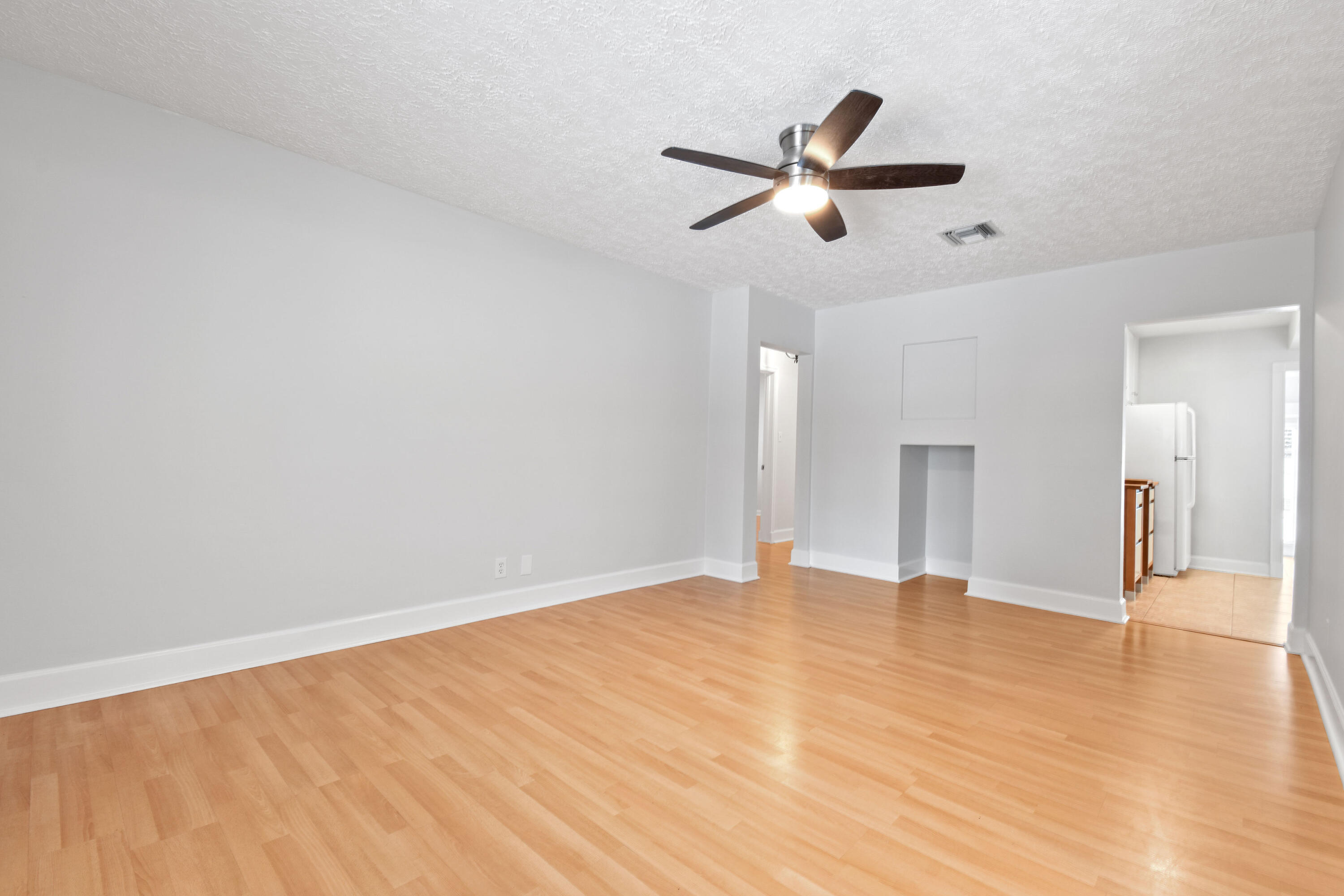 214 Seville Road West Palm Beach, FL 33405 - Photo 6 of 40 214SevilleRd(9)