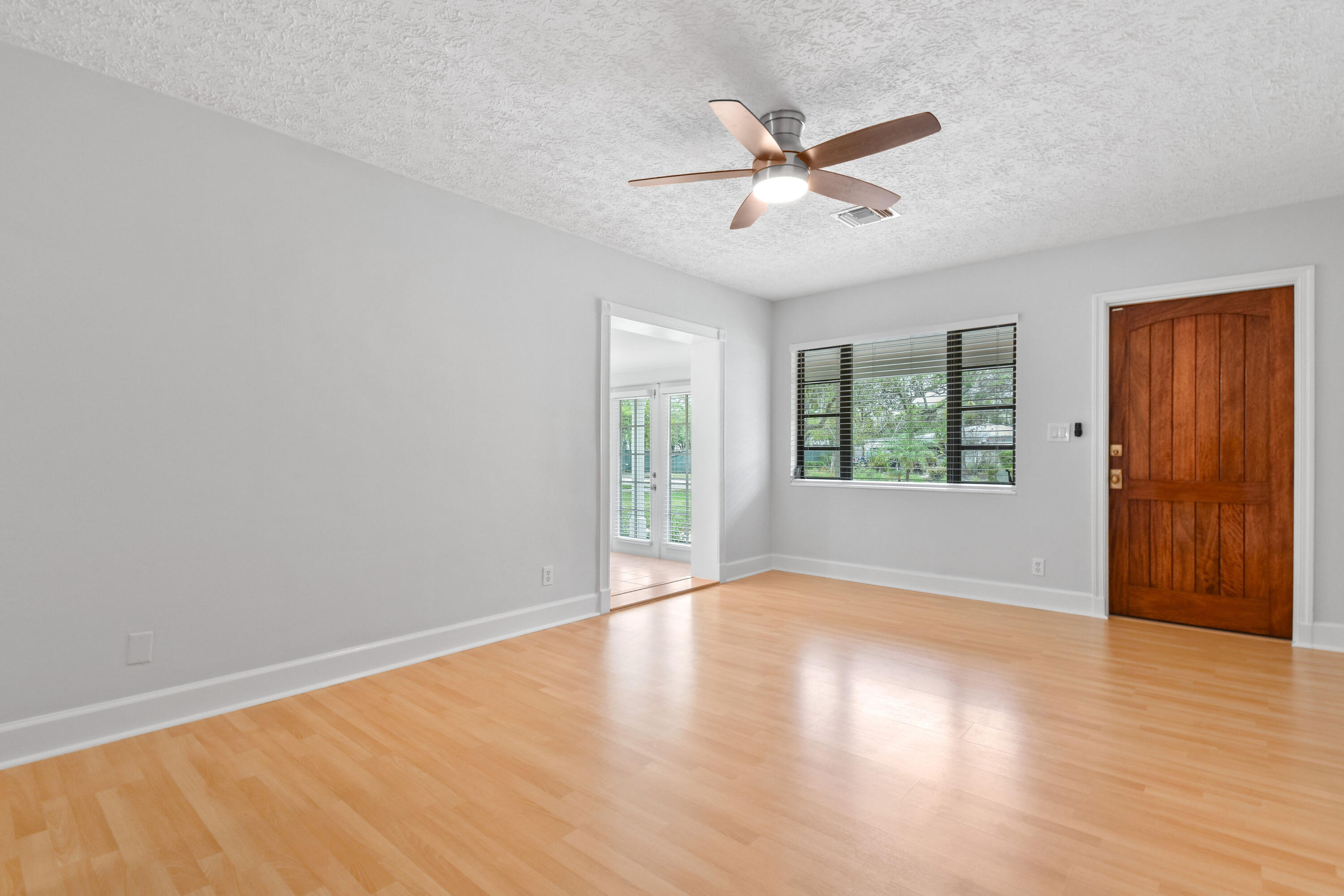 214 Seville Road West Palm Beach, FL 33405 - Photo 7 of 40 214SevilleRd(10)