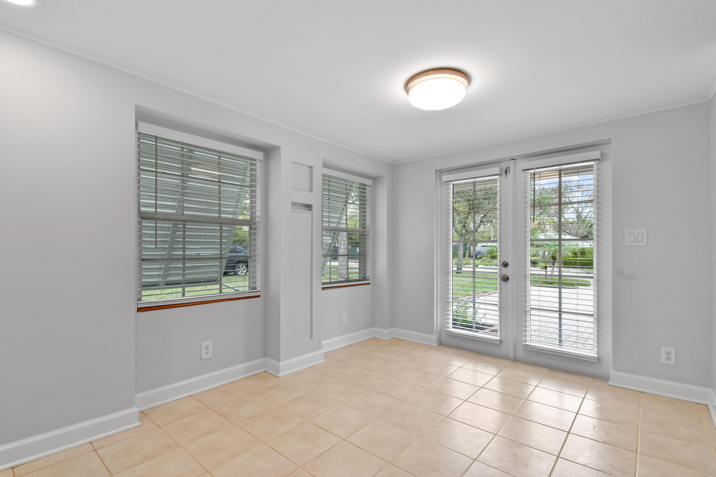 214 Seville Road West Palm Beach, FL 33405 - Photo 10 of 40 214SevilleRd(13)