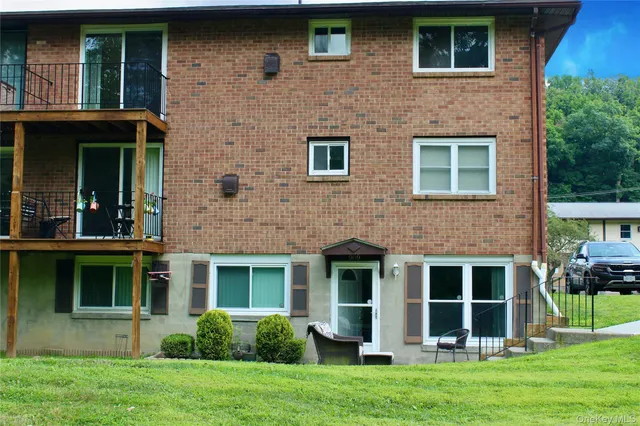 $225,000 | 909 Parr Meadow Drive, Unit 9I, Newburgh, NY 12550