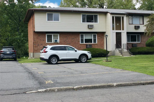 $225,000 | 909 Parr Meadow Drive, Unit 9I, Newburgh, NY 12550