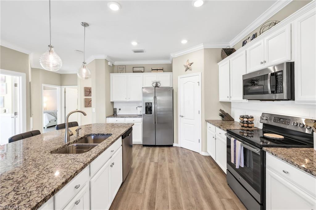 1526 Marton Court Naples, FL 34113 - Photo 5 of 44 tons of counter space