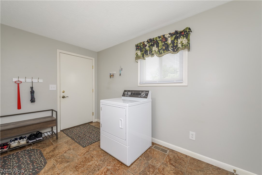 1135 Walnut Road Southwest Massillon, OH 44647 - Photo 20 of 29 So much space!