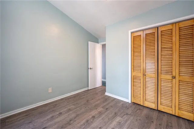 a view of backyard with tree