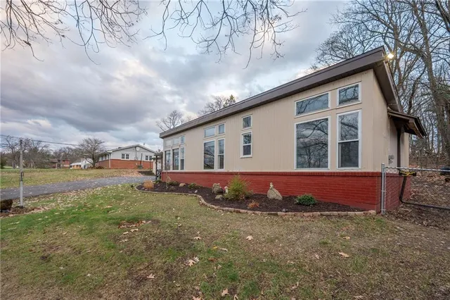a view of a house with backyard