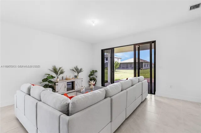 $2,700 | 5061 Panella Avenue, Immokalee, FL 34142