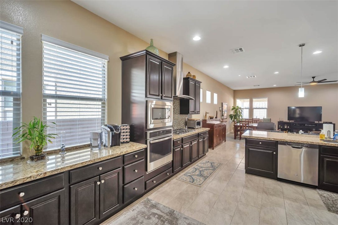 70 Hawking Ridge Way Las Vegas, NV 89183 - Photo 4 of 30 Gallery Image 4