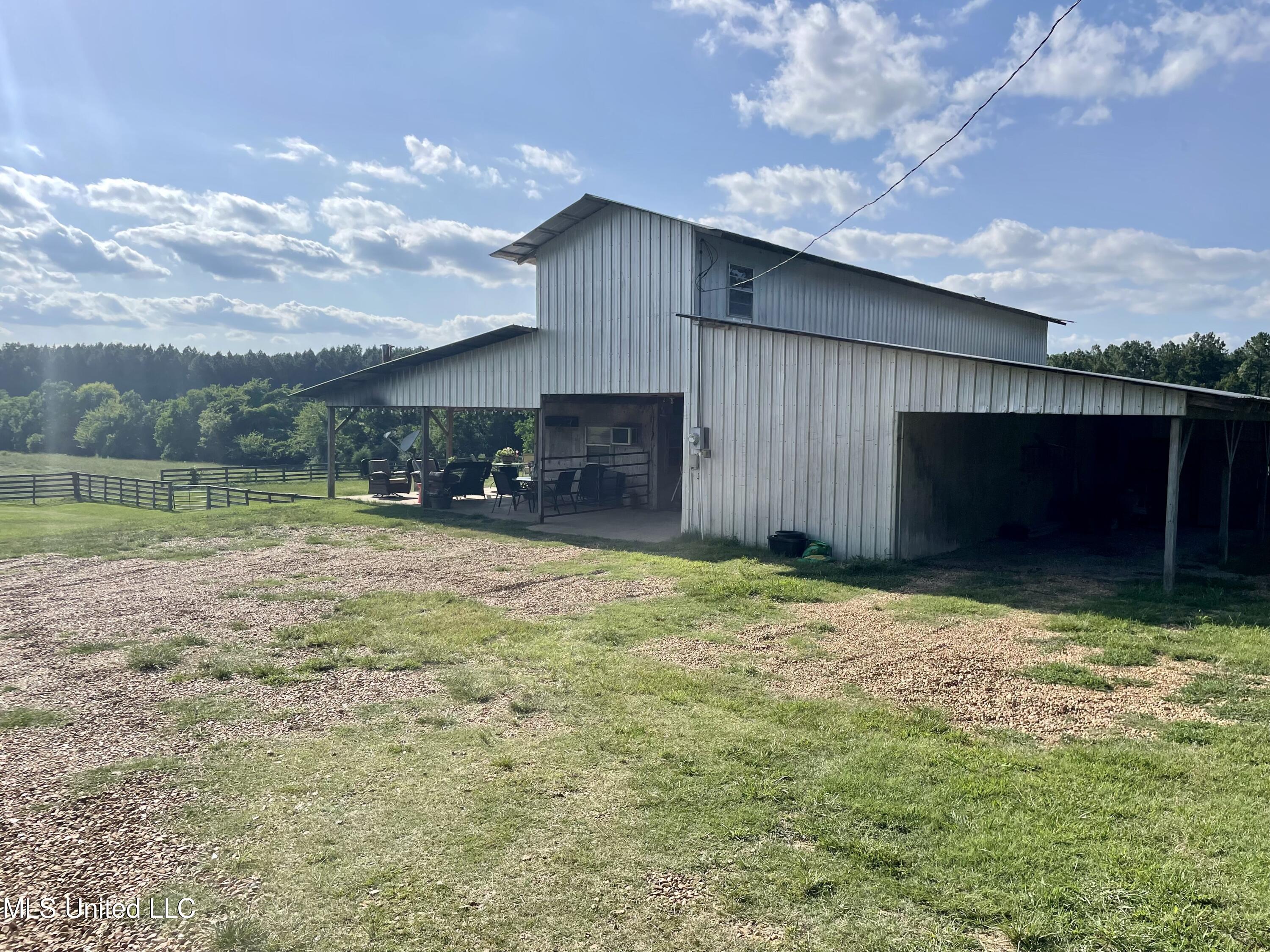 478 Andrew Chapel Road Brandon, MS 39042 - Photo 13 of 24 Tara_olmsted_barn13