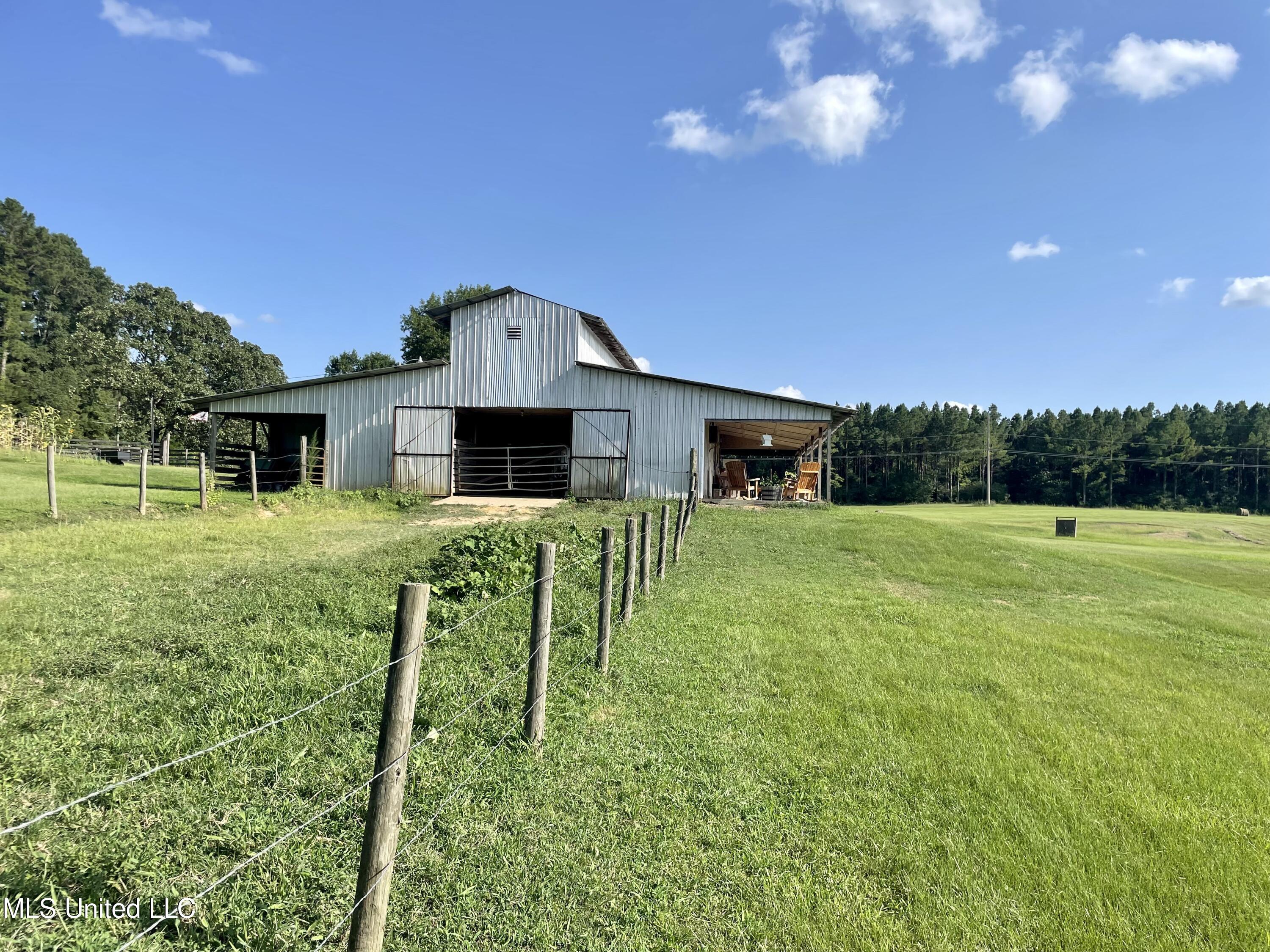 478 Andrew Chapel Road Brandon, MS 39042 - Photo 14 of 24 Tara_olmsted_barn9