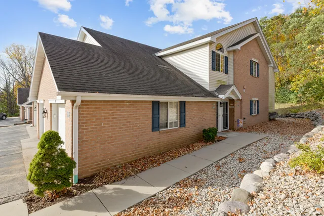 $274,900 | S77-w19599 Lakewood Drive, Muskego, WI 53150