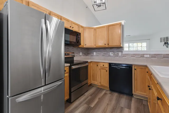 $274,900 | S77-w19599 Lakewood Drive, Muskego, WI 53150