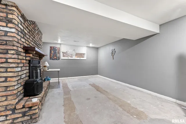 $315,000 | 2685 Northwood Drive, Muscatine, IA 52761