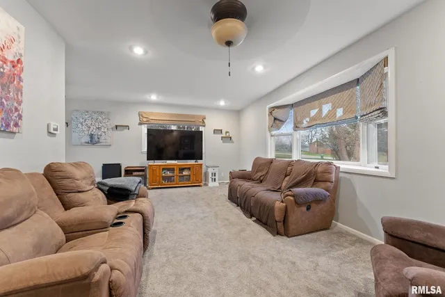 $315,000 | 2685 Northwood Drive, Muscatine, IA 52761