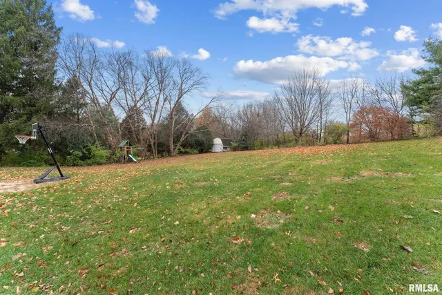 $315,000 | 2685 Northwood Drive, Muscatine, IA 52761