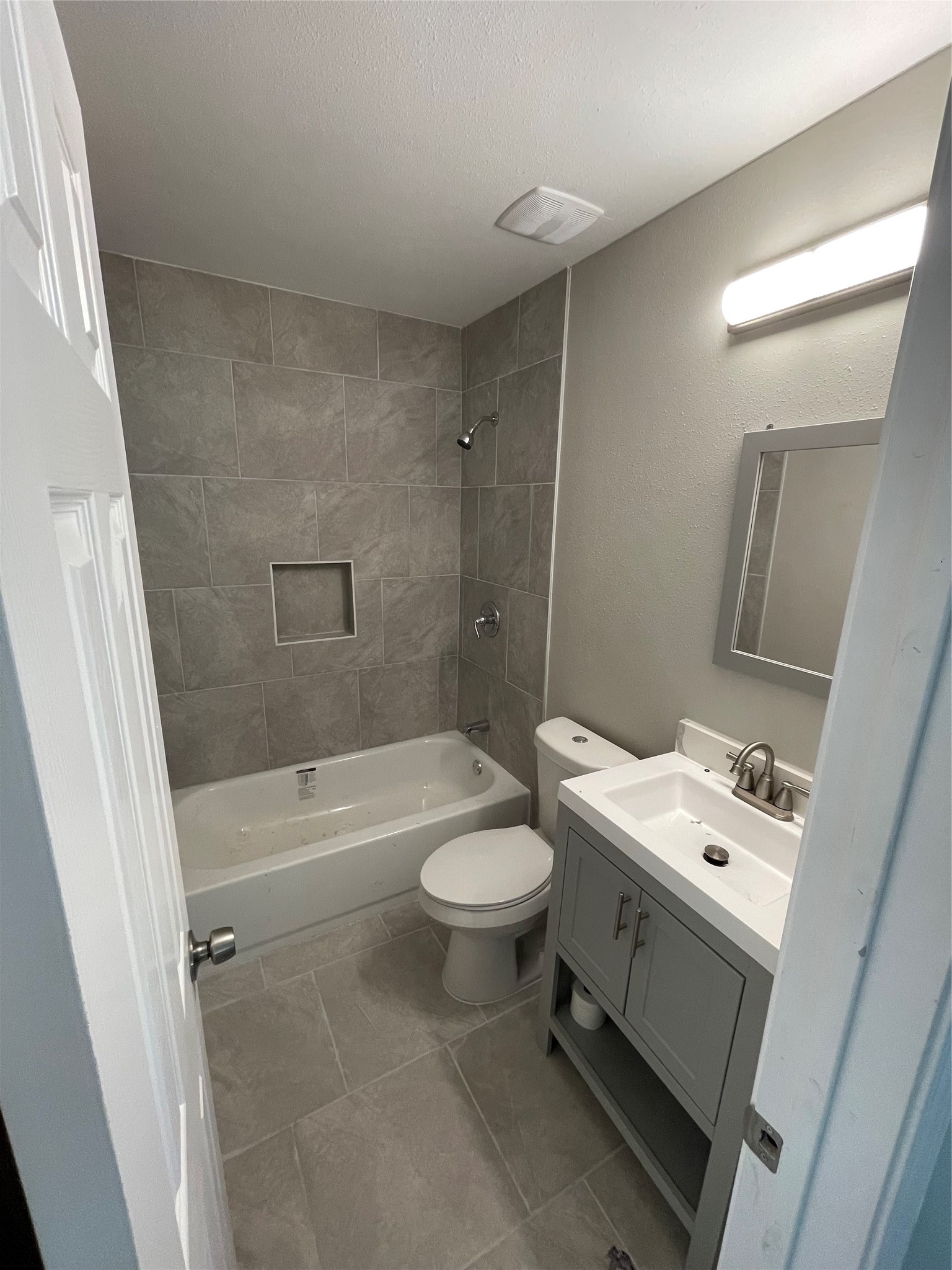 3211 Retta Street Houston, TX 77026 - Photo 5 of 10 hallway bathroom