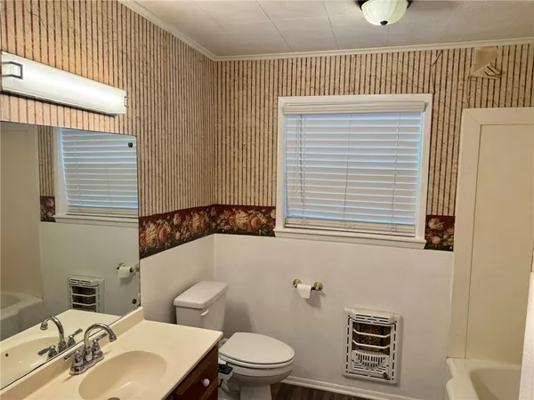 $1,300 | 405 Emmett Street, Bryan, TX 77802