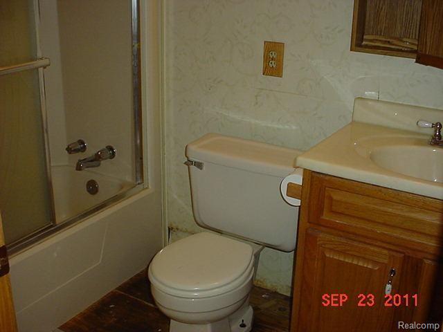 2115 North Huron Road Pinconning, MI 48650 - Photo 7 of 8 705512366 Bath