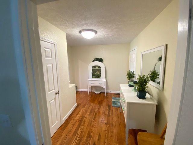 21646 Green Spring Road Abingdon, VA 24211 - Photo 9 of 33 green spring foyer2