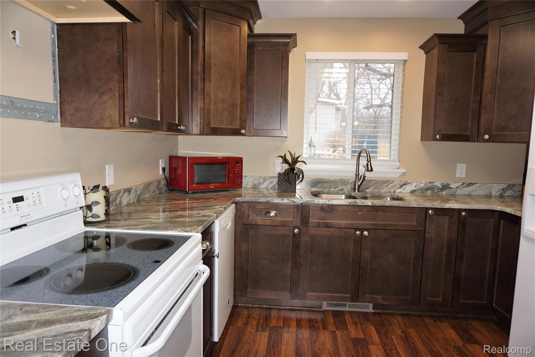 450 North Conklin Road Lake Orion, MI 48362 - Photo 3 of 25 DSC01402 (2).JPG