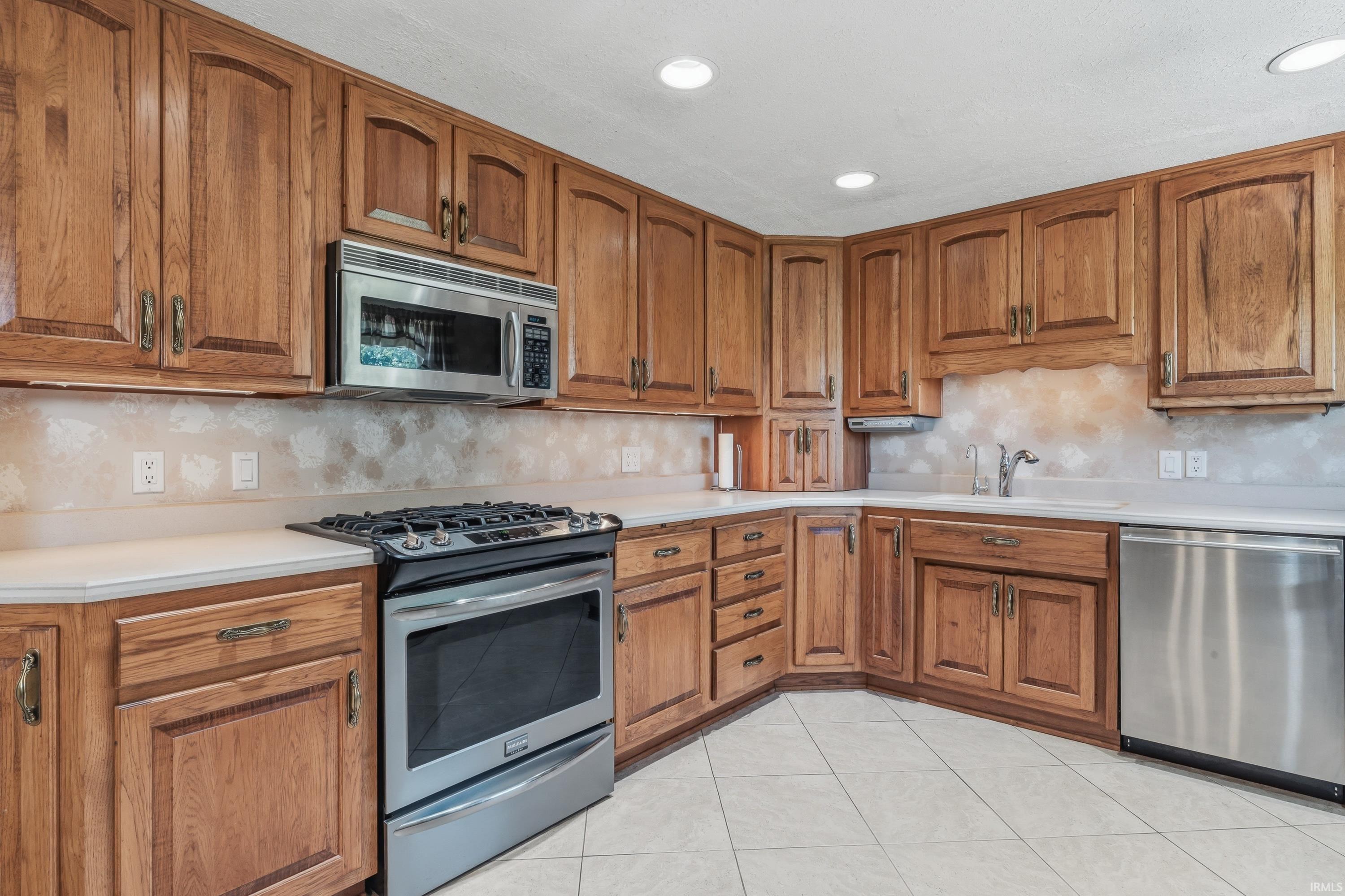 13810 Lafayette Center Road Roanoke, IN 46783 - Photo 14 of 39