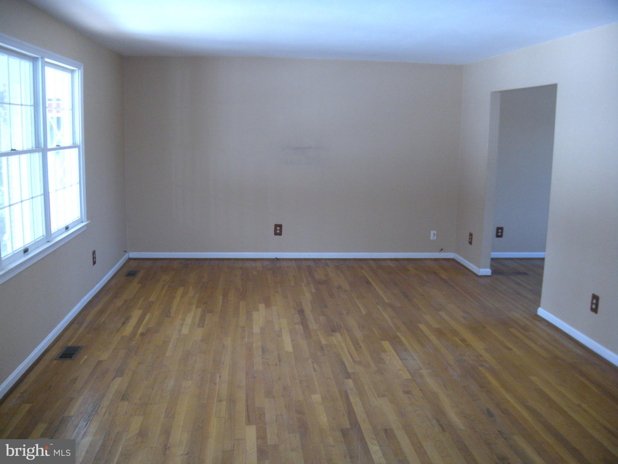 5706 Emory Road Upperco, MD 21155 - Photo 2 of 12 Living Room