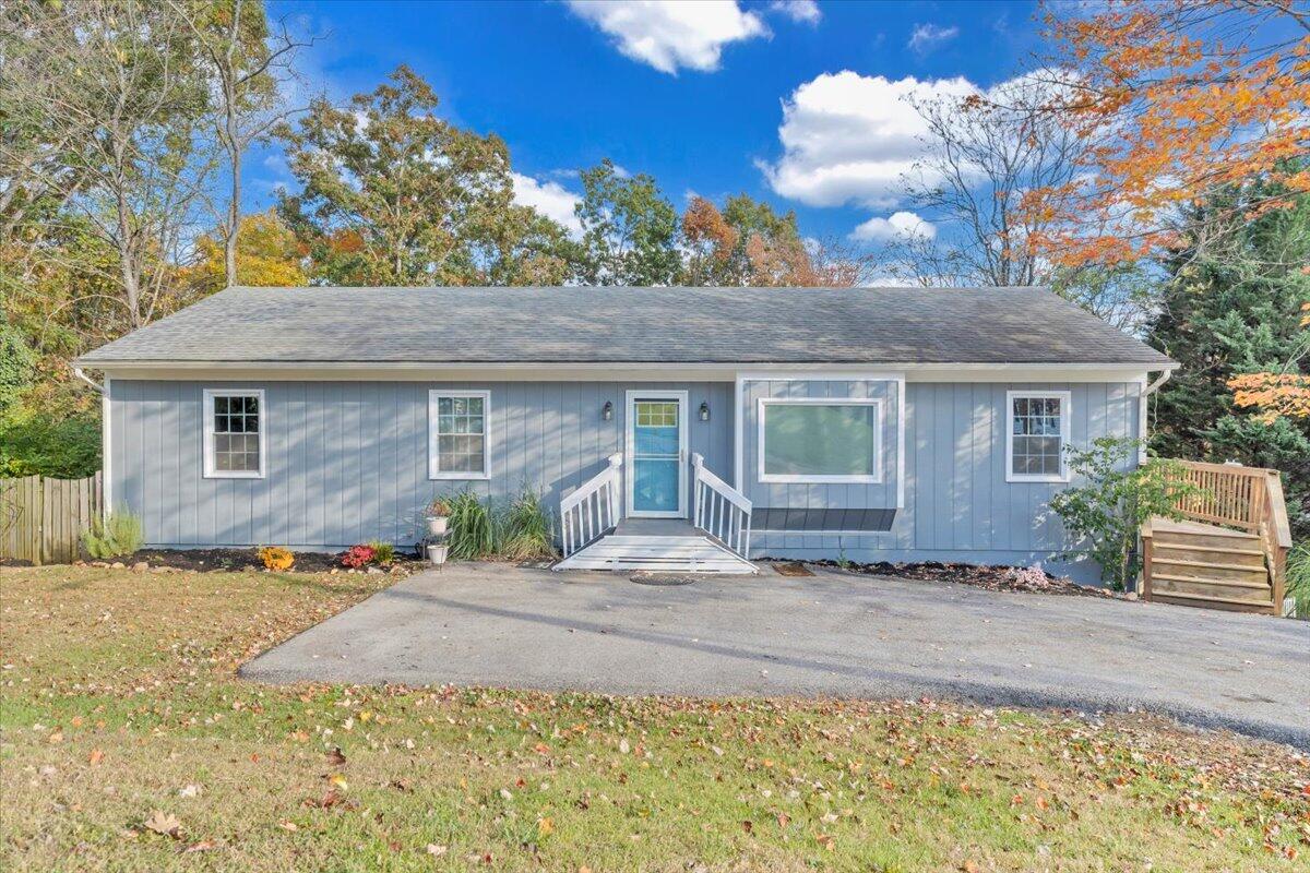 3234 Woodview Road Roanoke, VA 24018 - Photo 2 of 47 02-MIB06781