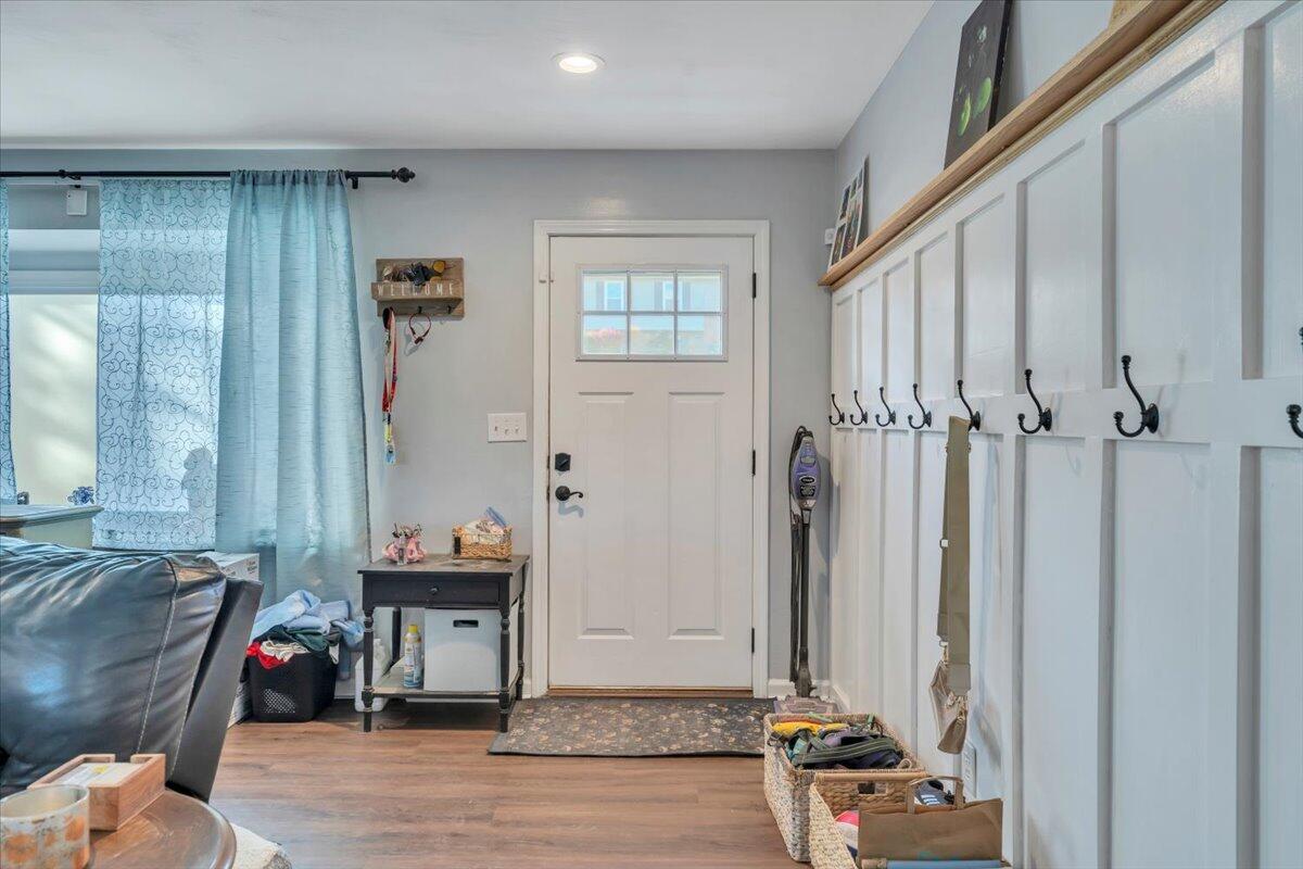 3234 Woodview Road Roanoke, VA 24018 - Photo 4 of 47 04-MIB06631