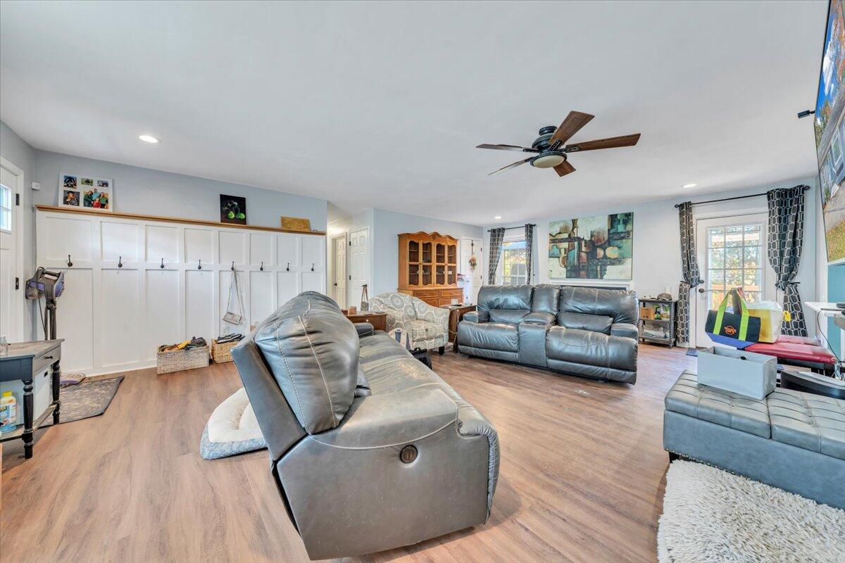 3234 Woodview Road Roanoke, VA 24018 - Photo 8 of 47 08-MIB06637