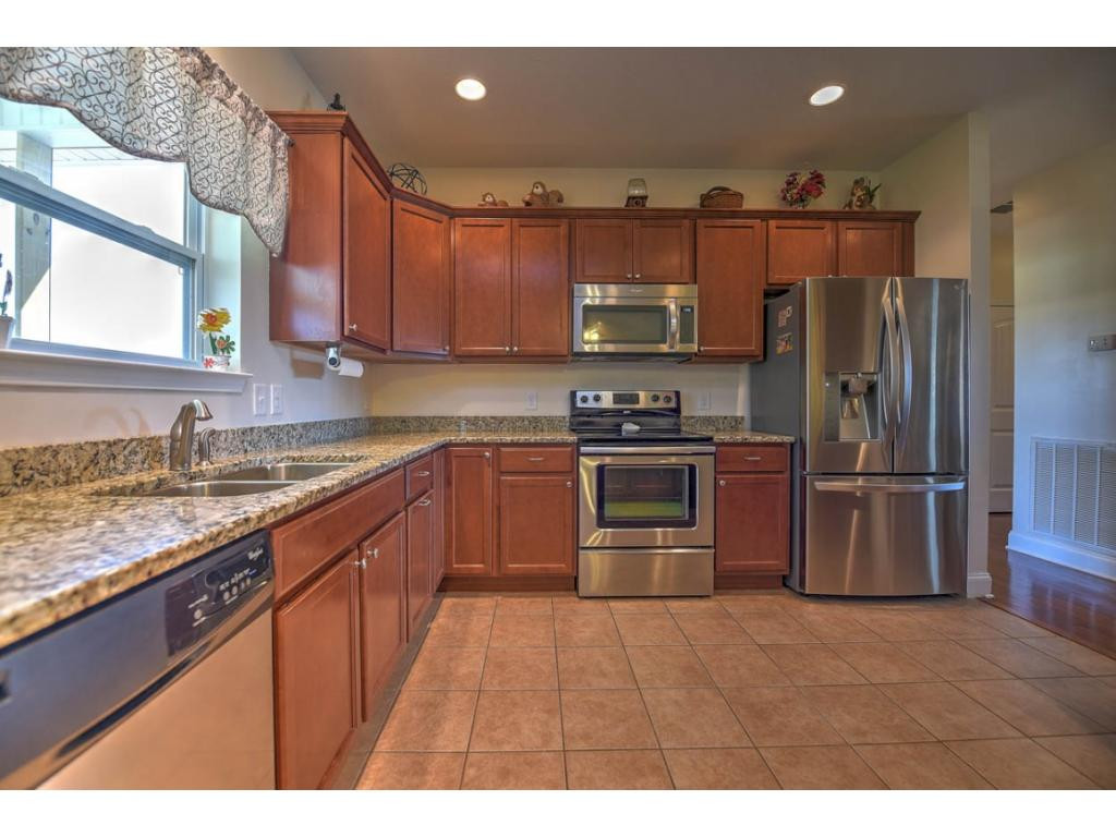 2037 Allison Heights Road Piney Flats, TN 37686 - Photo 4 of 36 Photo 4