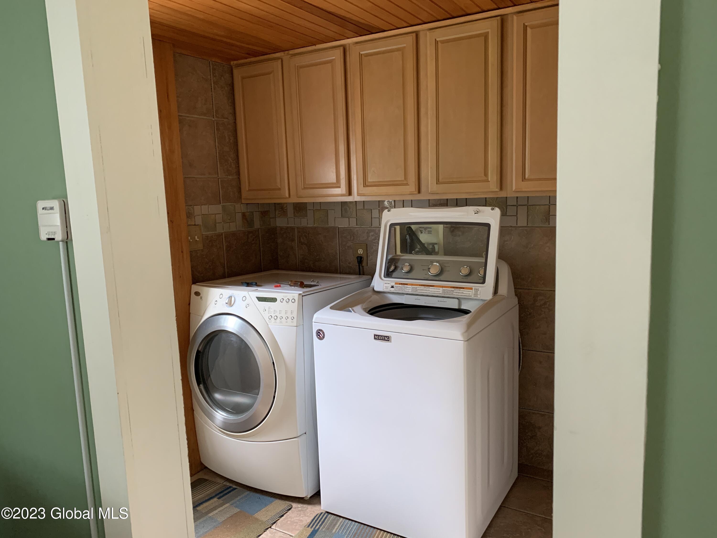 310 New Boston Road Hampton, NY 12837 - Photo 15 of 28 310new boston laundry
