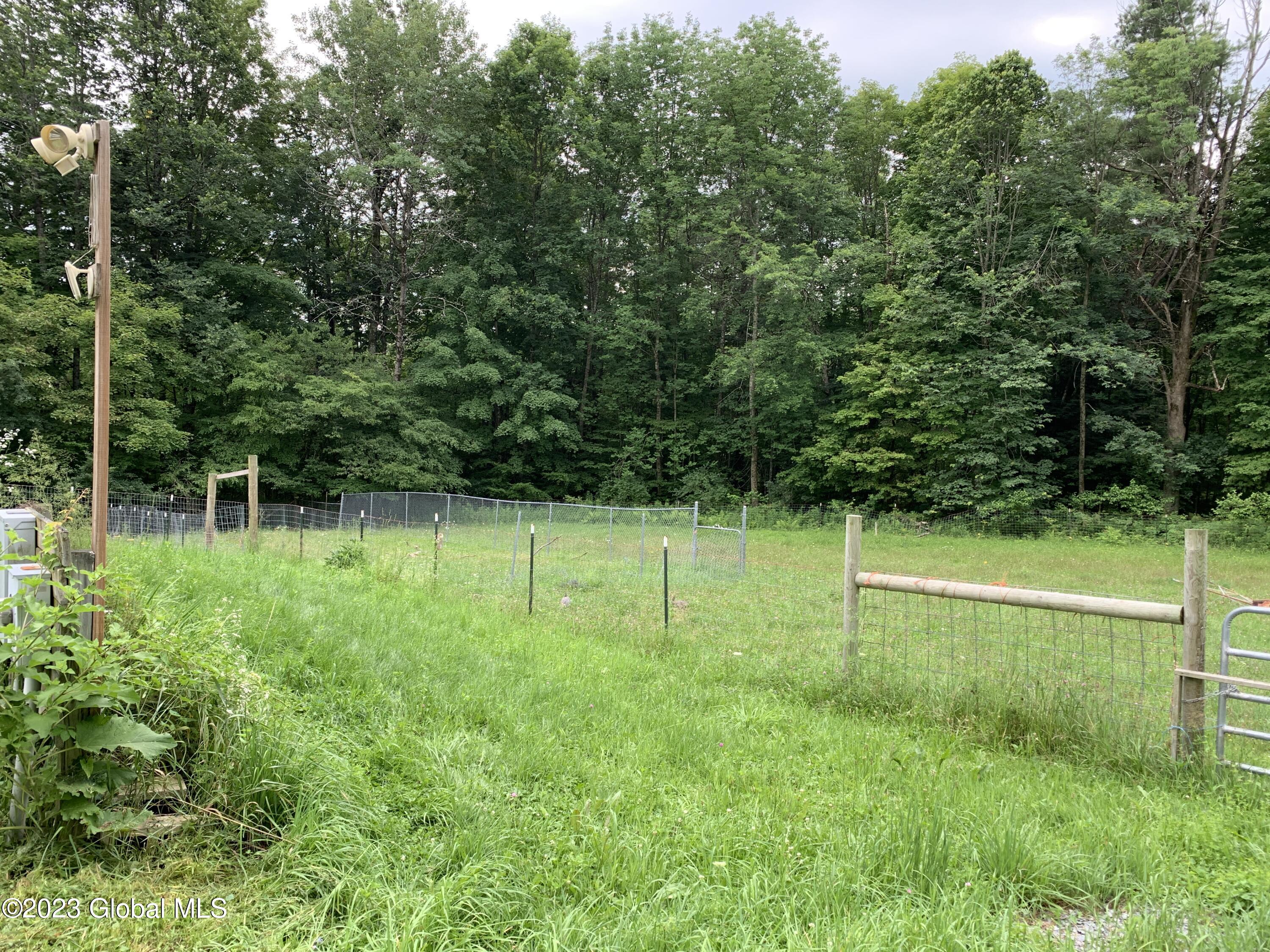 310 New Boston Road Hampton, NY 12837 - Photo 23 of 28 310 new boston yard 1