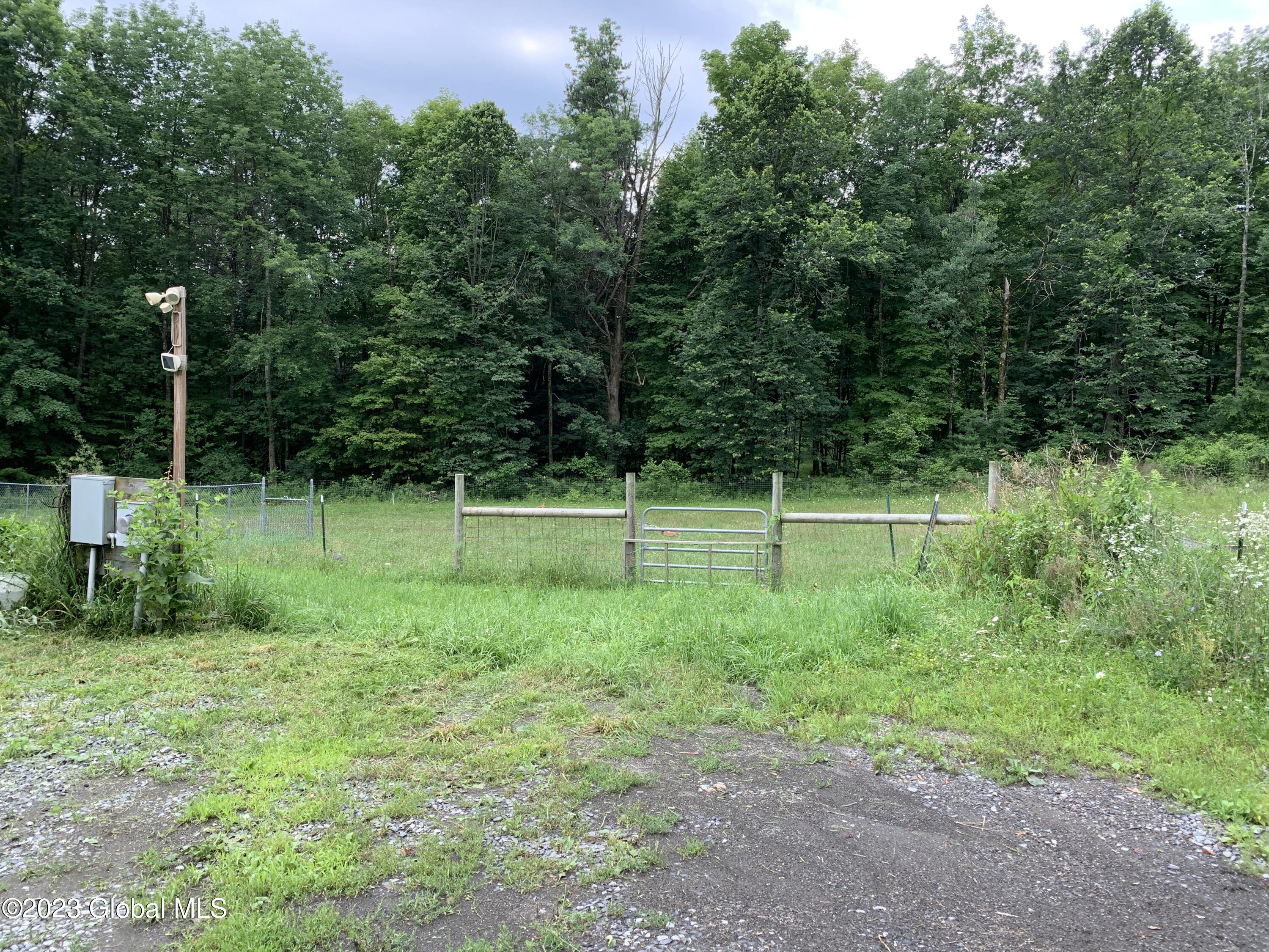 310 New Boston Road Hampton, NY 12837 - Photo 24 of 28 310 new boston yard 2